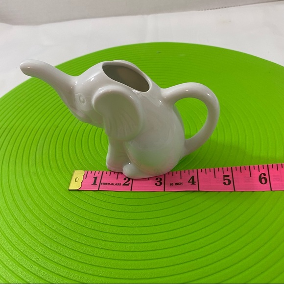 Ceramic elephant sugar creamer and salt and pepper cutest ever!!! - Picture 9 of 13